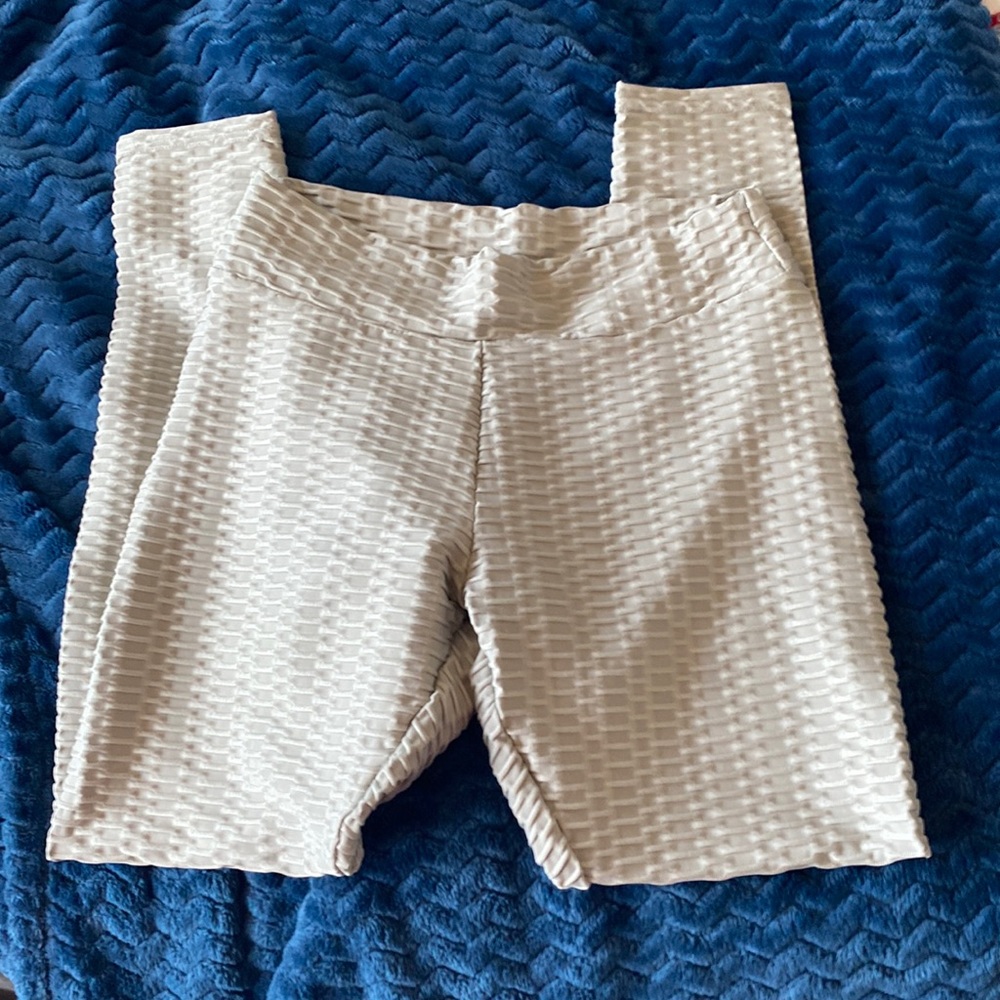 Butt scrunch leggings both a large